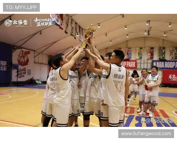 篮球点燃青春激情描绘团队合作与拼搏精神的精彩瞬间